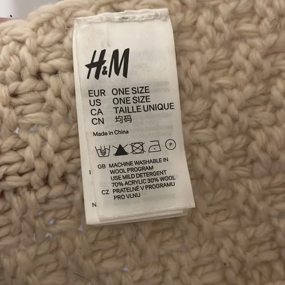 H&M Scarf - Picture 3 of 4